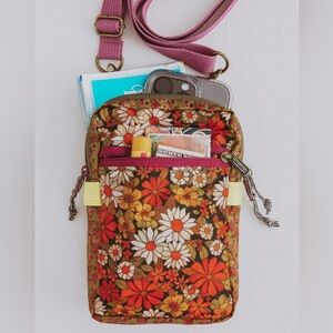 Natural Life Ditsy Garden 8-in-1 Crossbody Bag